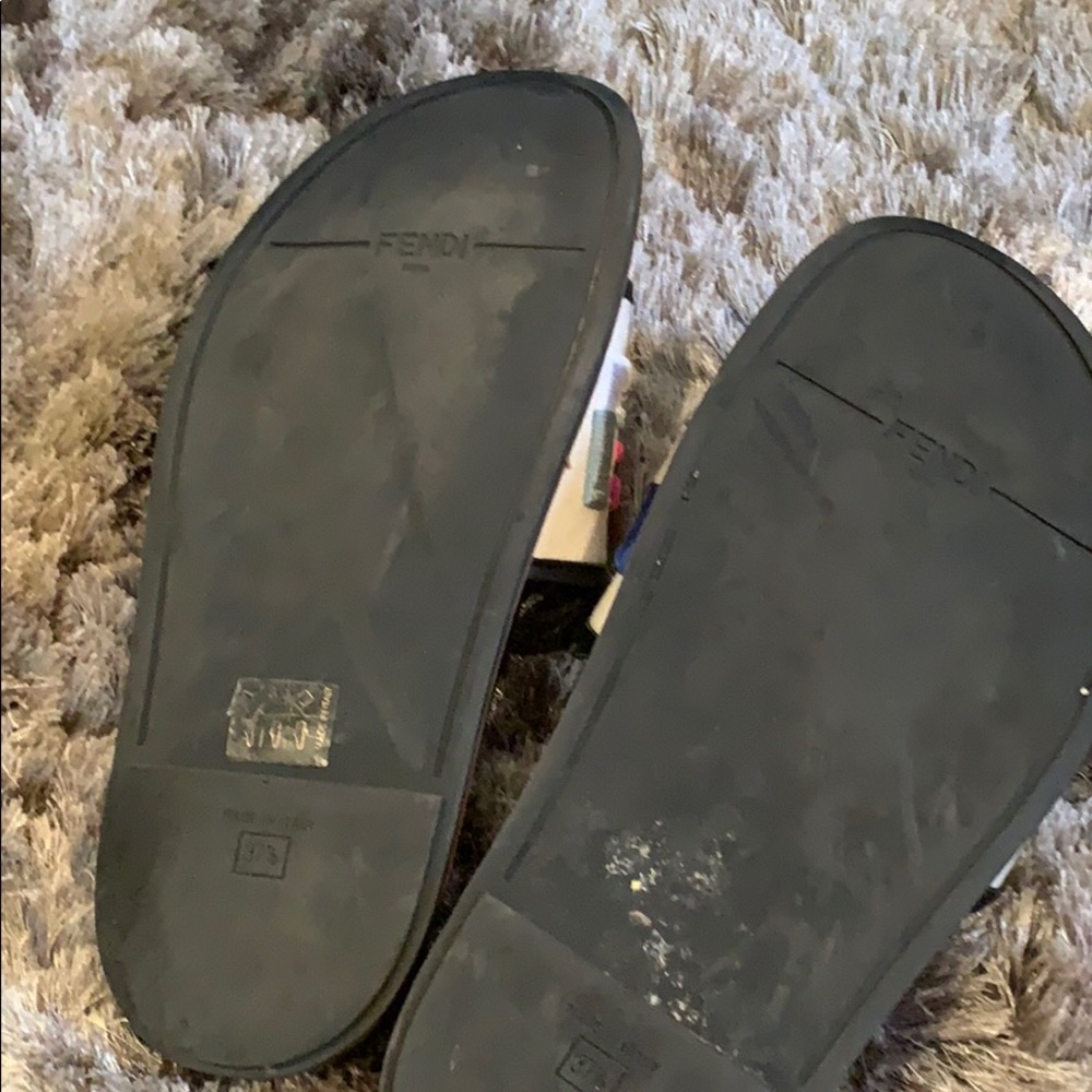 FENDI Logo Multicolor Slides - Picture 7 of 8